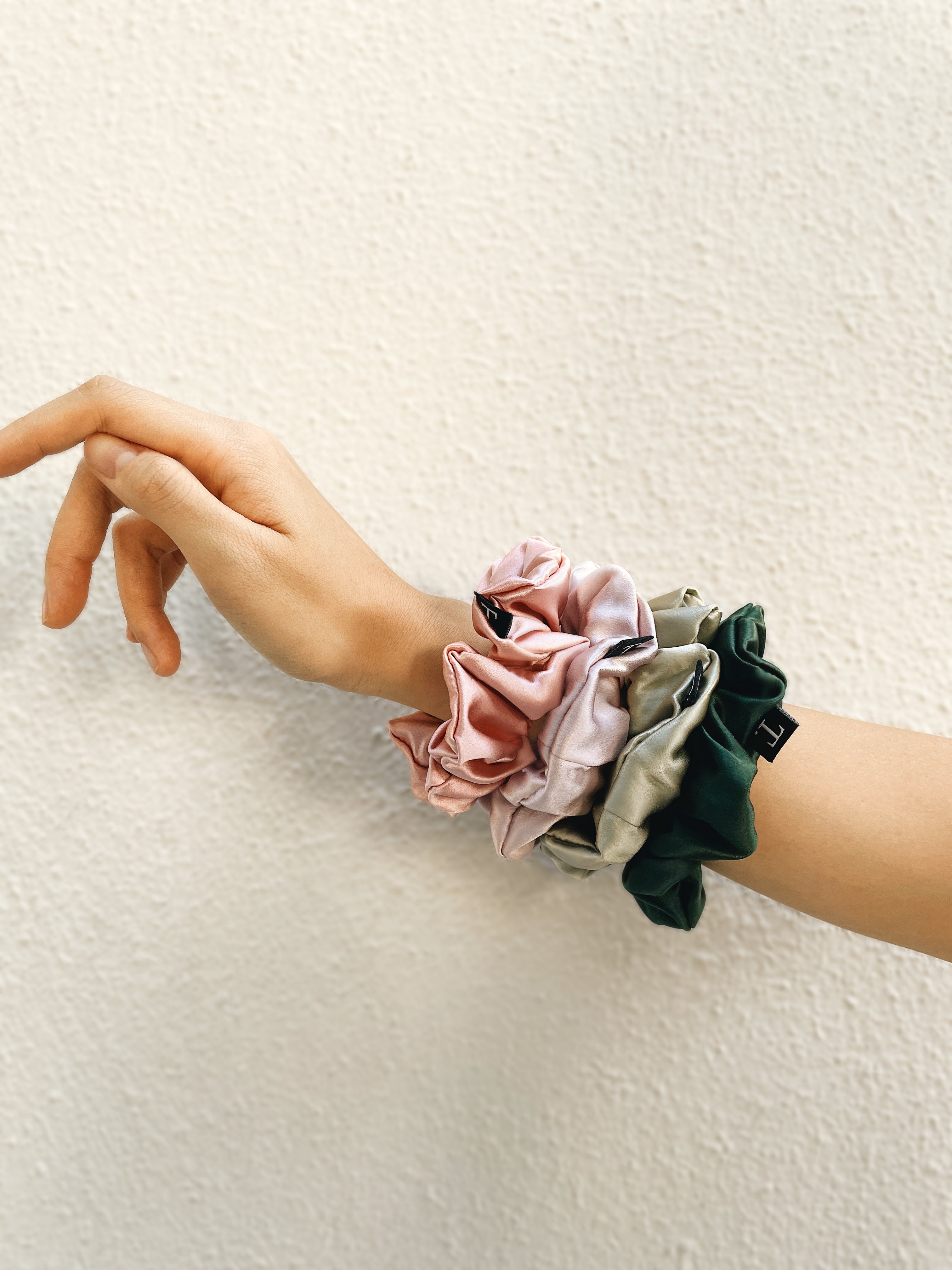 20mm Silk Scrunchie - Gentle Fog